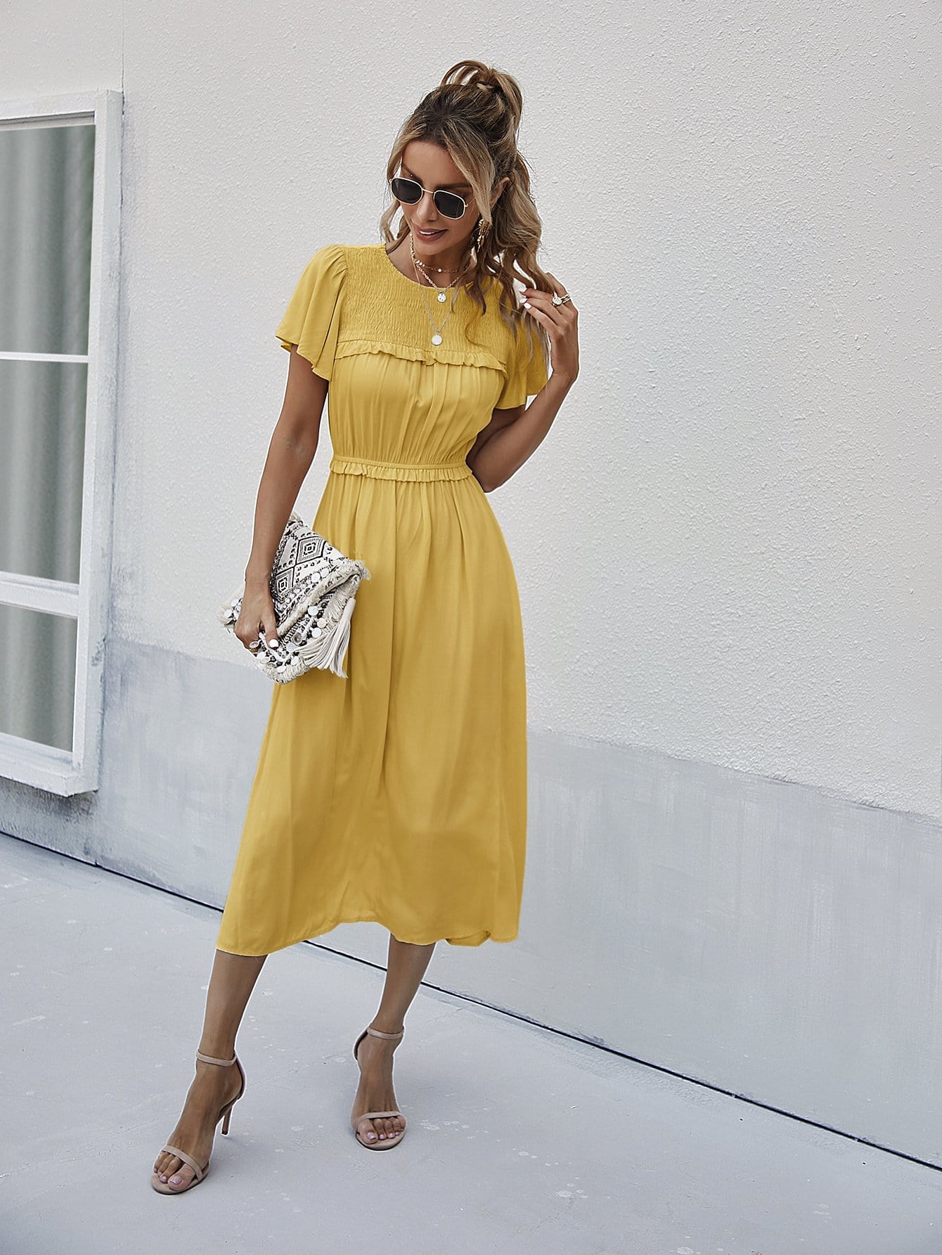 Vestido con cuello fruncido y mangas sueltas