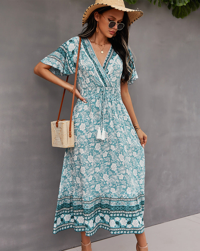 Vestido bohemio con estampado floral y escote cruzado