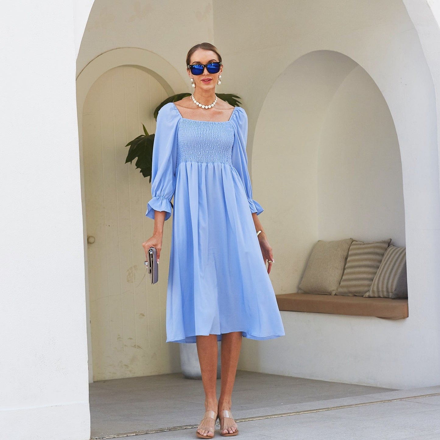 Vestido con escote cuadrado fruncido
