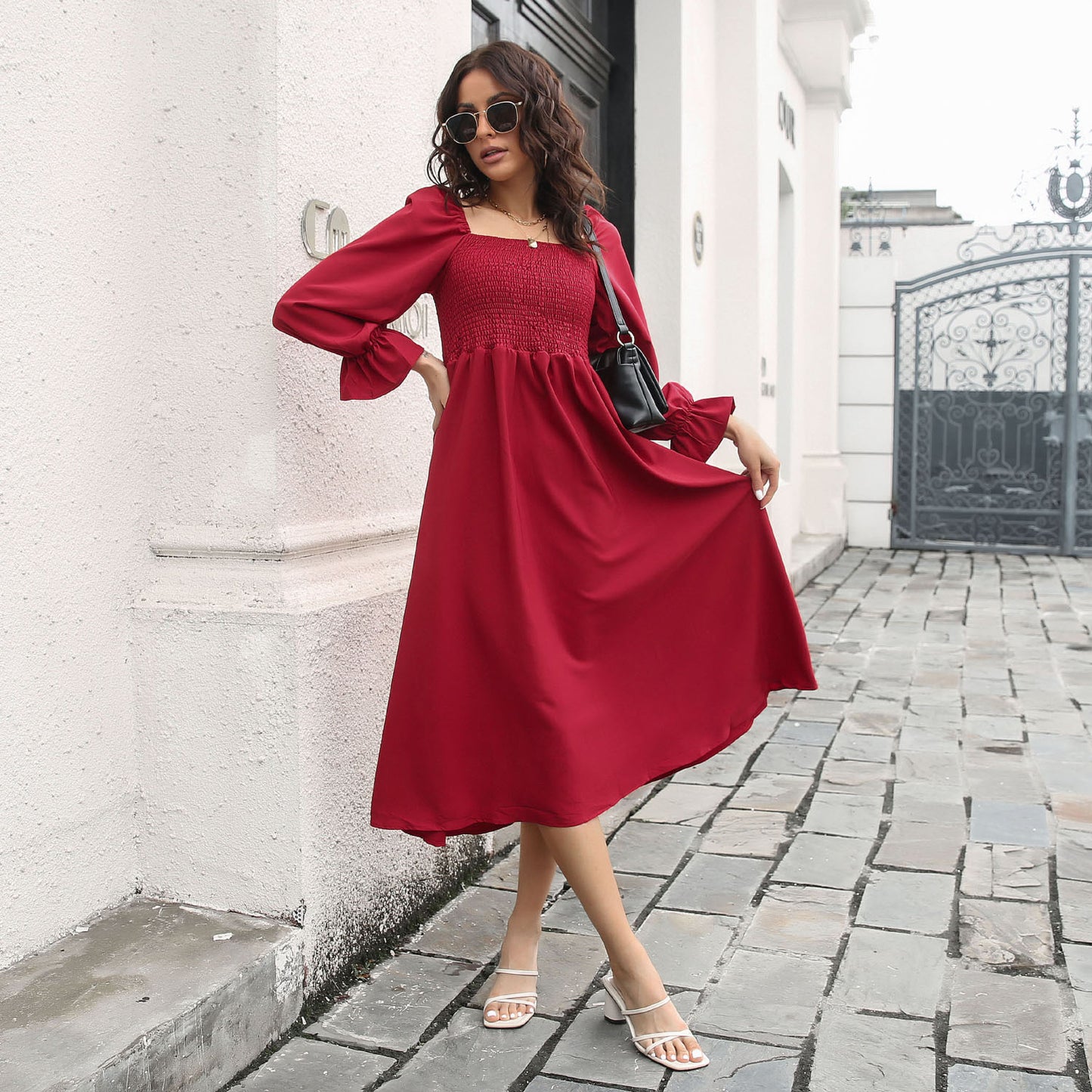 Vestido con escote cuadrado fruncido