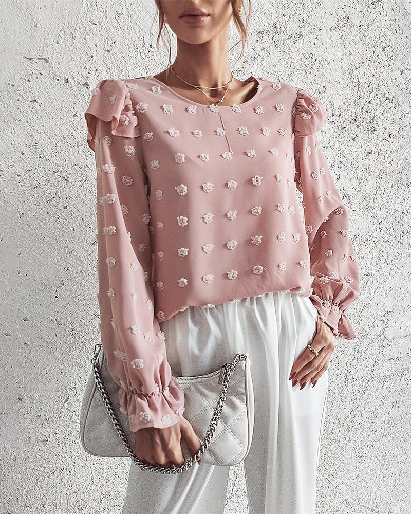 Blusa con hombros con volantes y lunares suizos