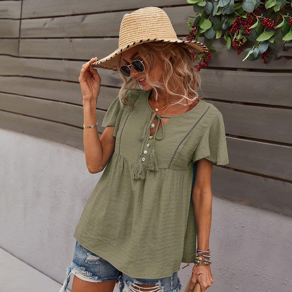 Blusa con mangas sueltas y cuello anudado