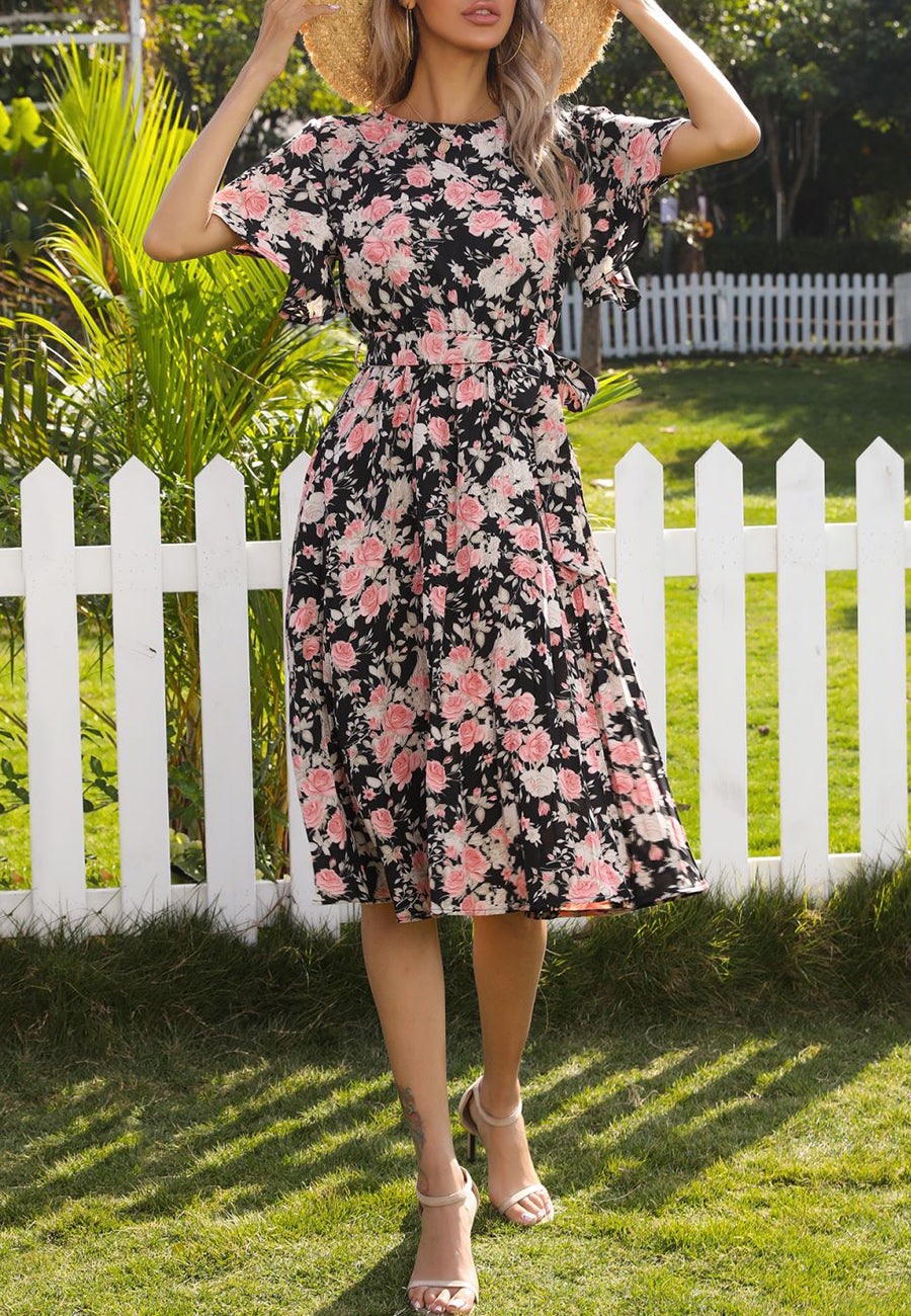 Vestido plisado con flores y cuello redondo