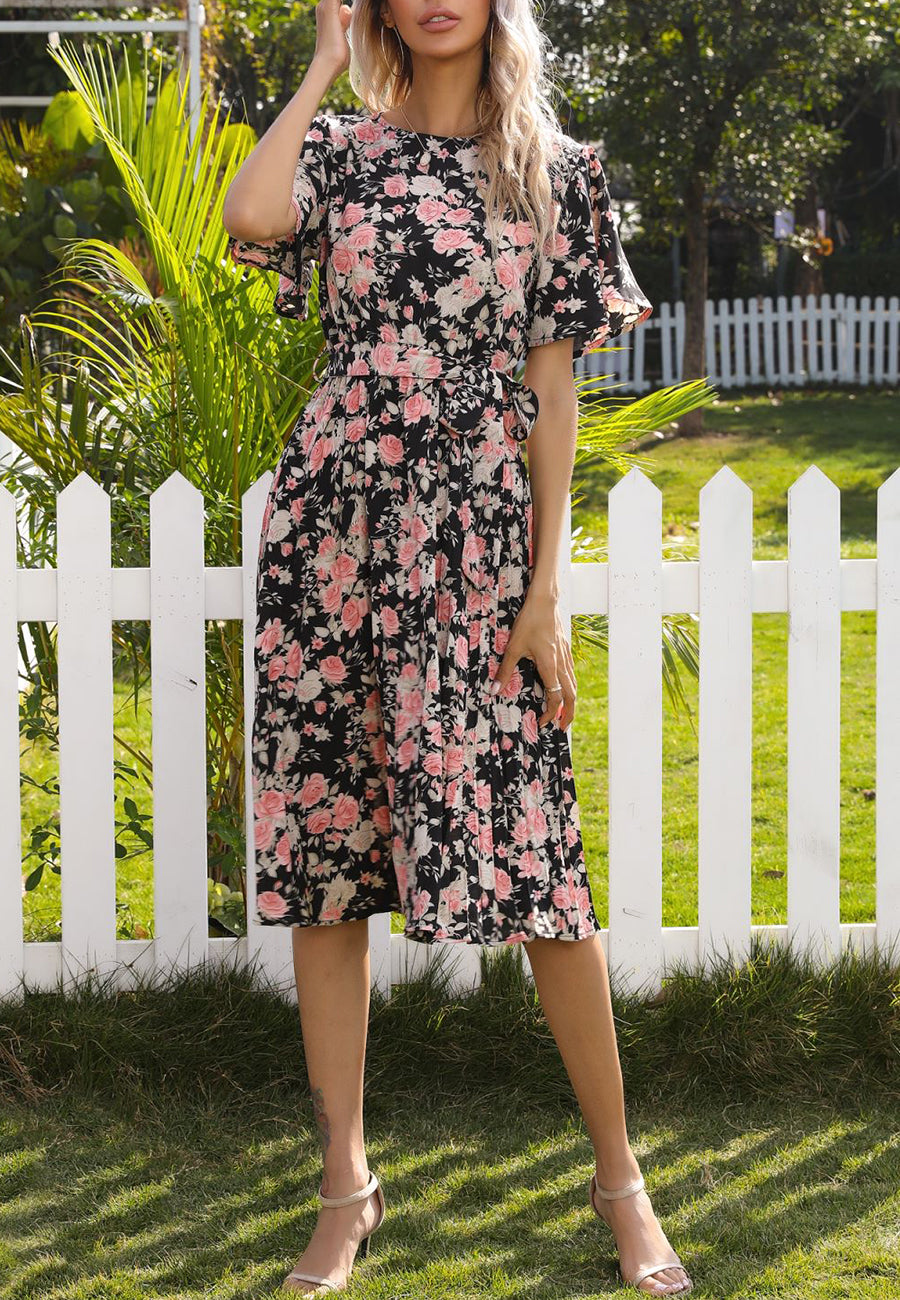 Vestido plisado con flores y cuello redondo