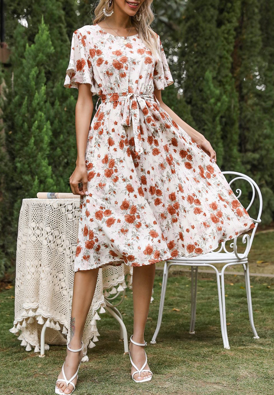 Vestido plisado con flores y cuello redondo