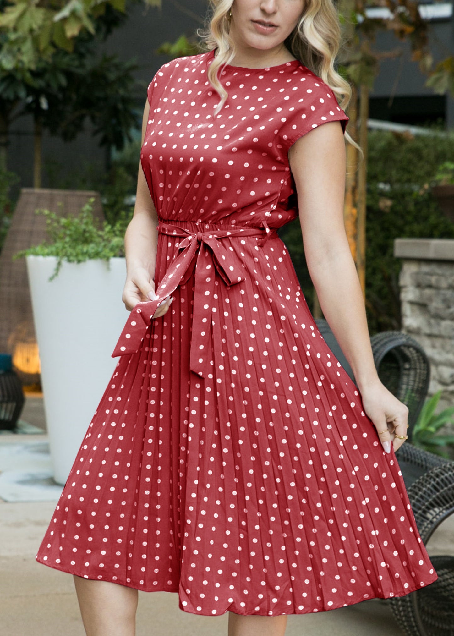 Vestido de lunares con mangas cortas
