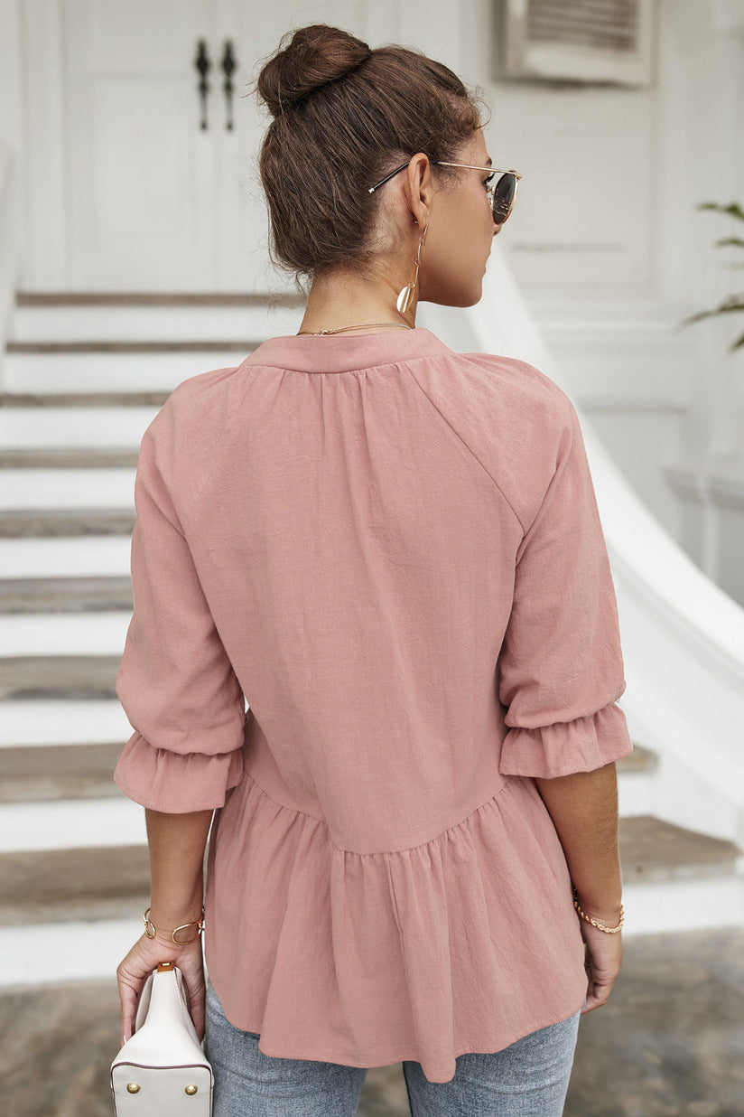 Blusa con cuello alto y capas