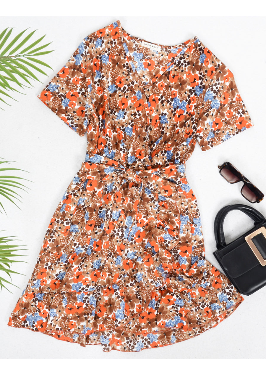 Vestido floral con dobladillo con volantes cruzados