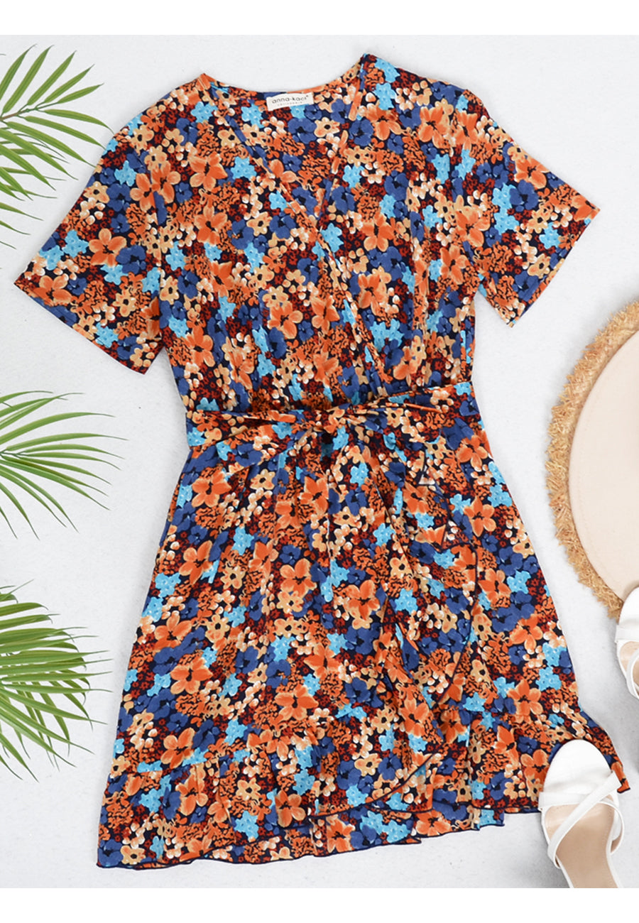 Vestido floral con dobladillo con volantes cruzados