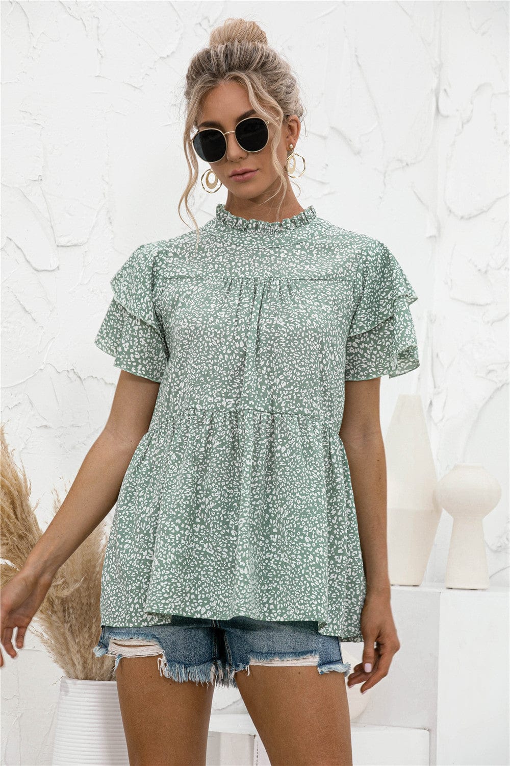 Blusa con mangas escalonadas y estampado animal