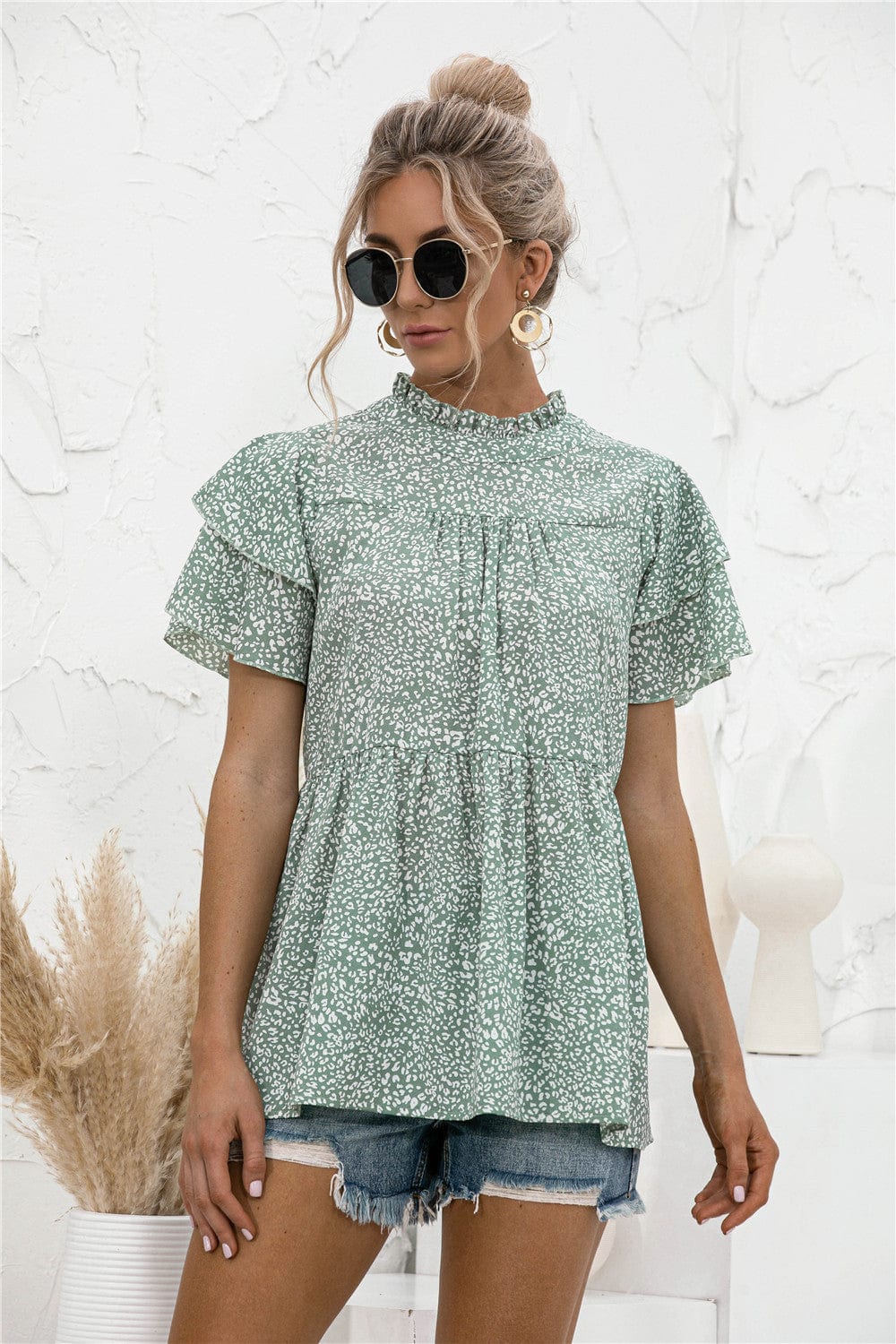 Blusa con mangas escalonadas y estampado animal