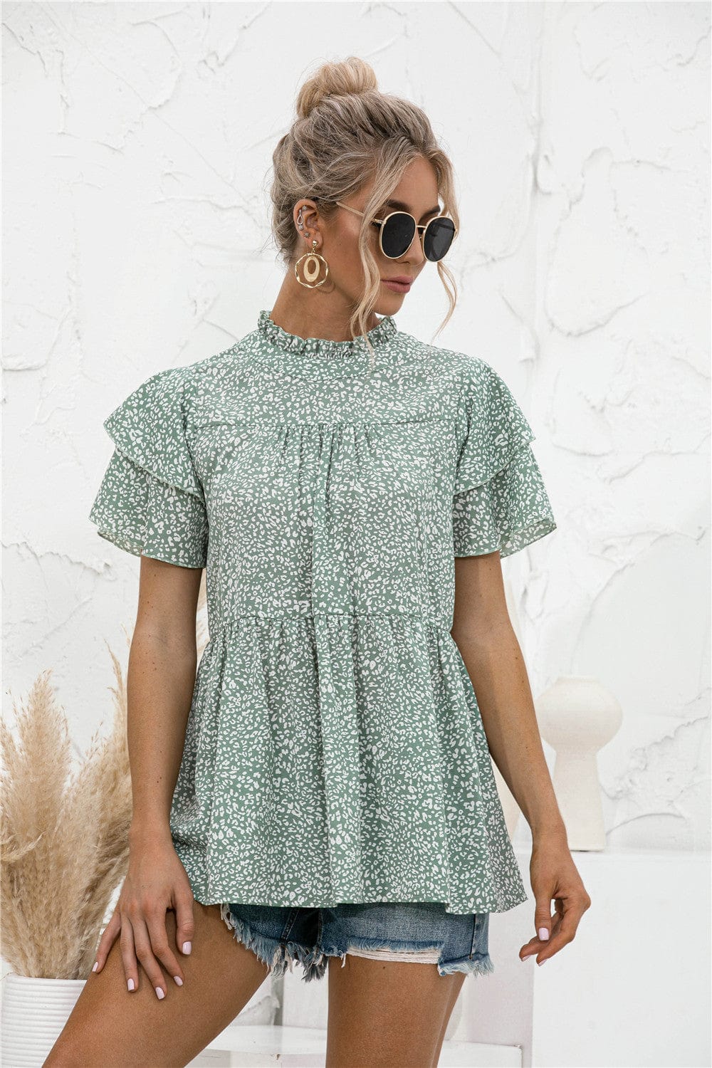 Blusa con mangas escalonadas y estampado animal