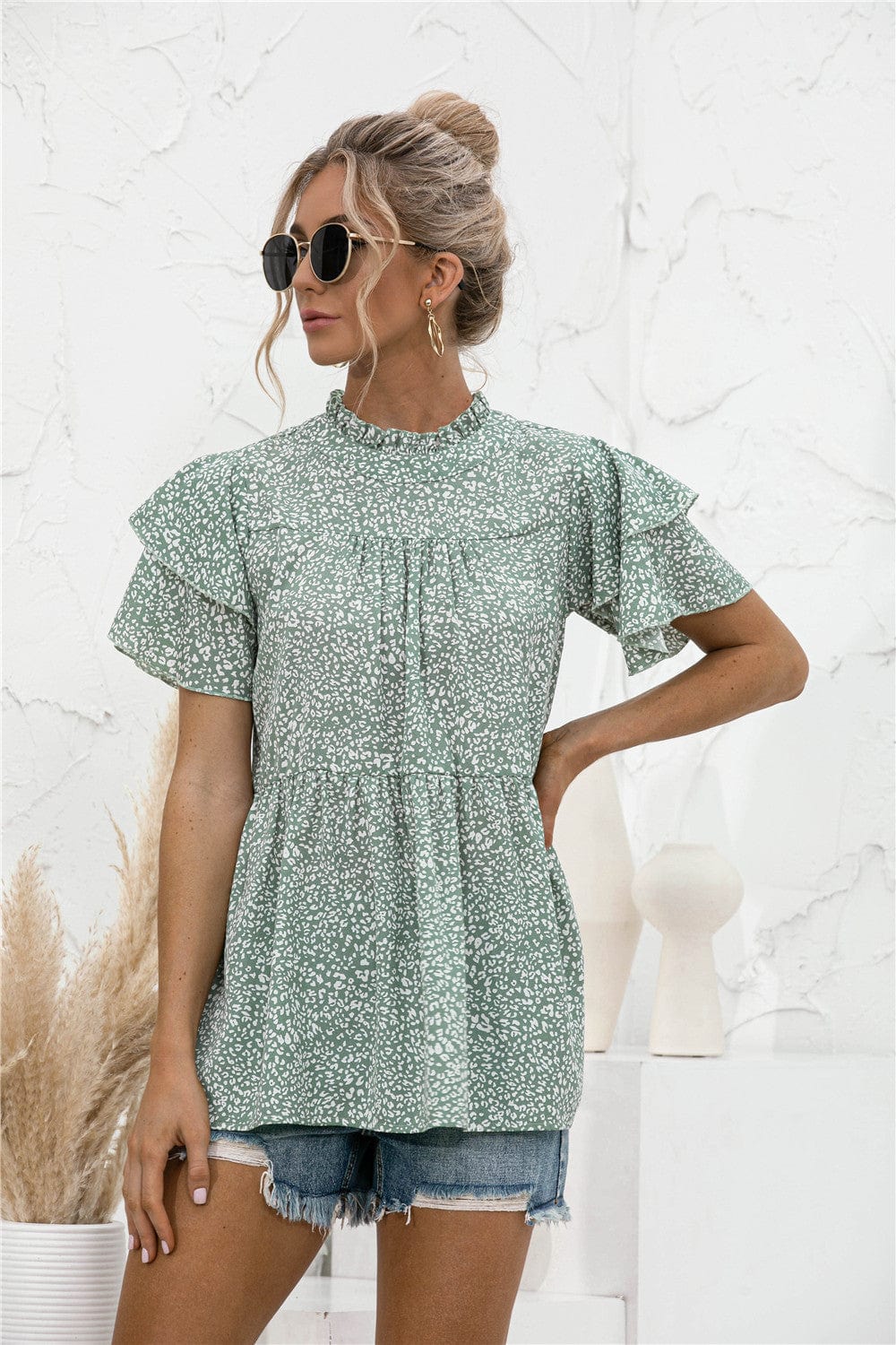 Blusa con mangas escalonadas y estampado animal
