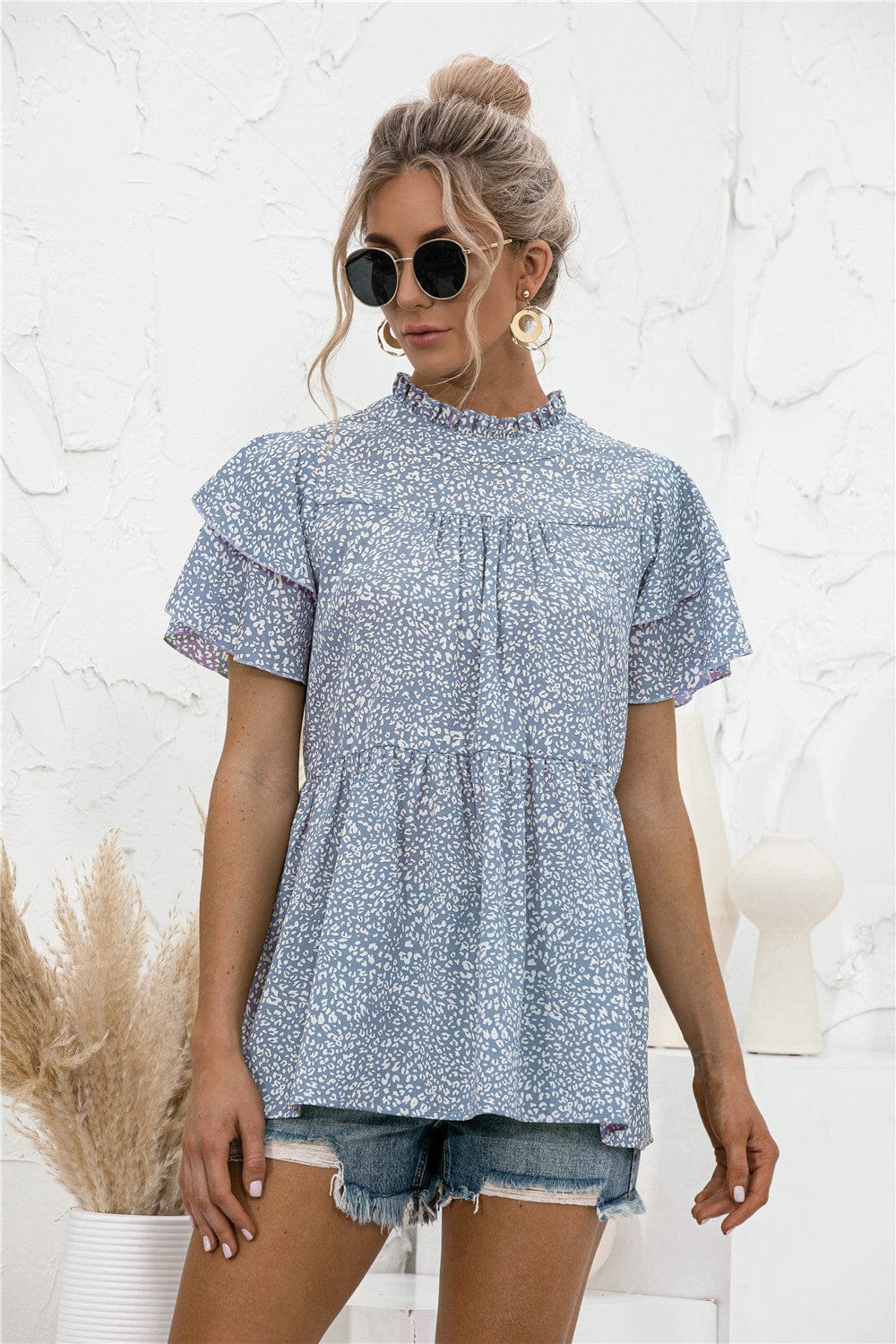 Blusa con mangas escalonadas y estampado animal