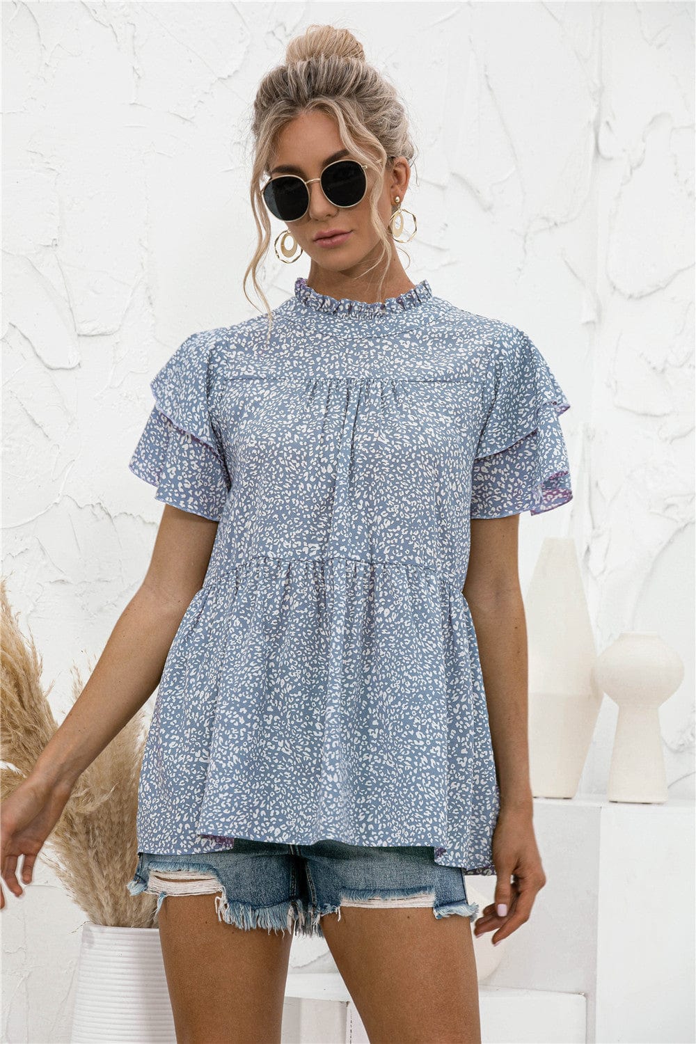 Blusa con mangas escalonadas y estampado animal