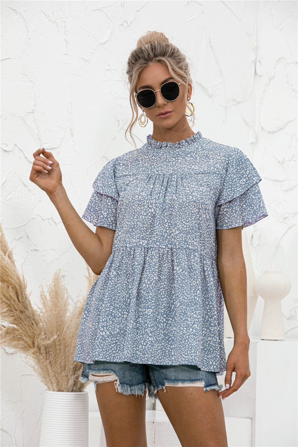 Blusa con mangas escalonadas y estampado animal