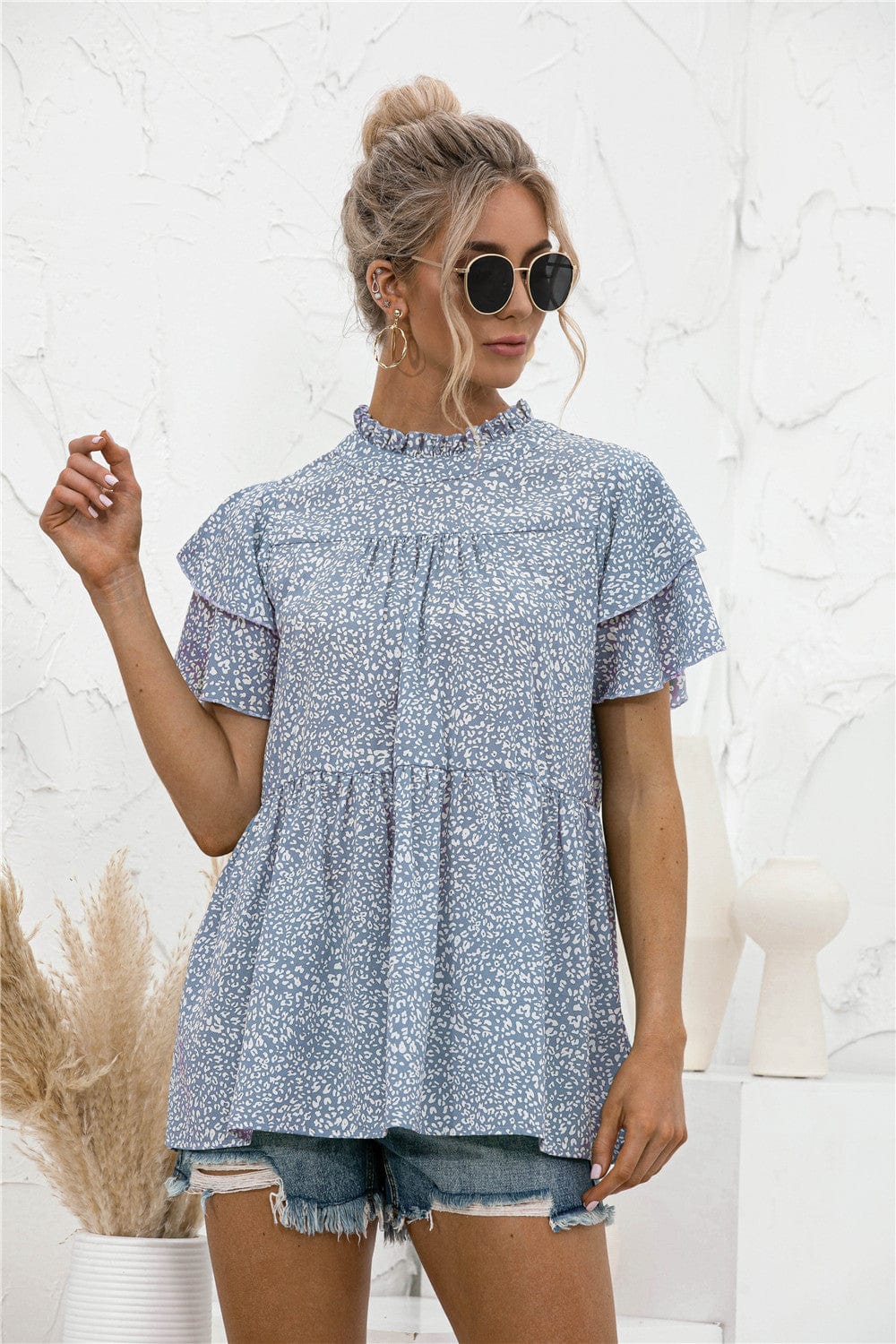 Blusa con mangas escalonadas y estampado animal