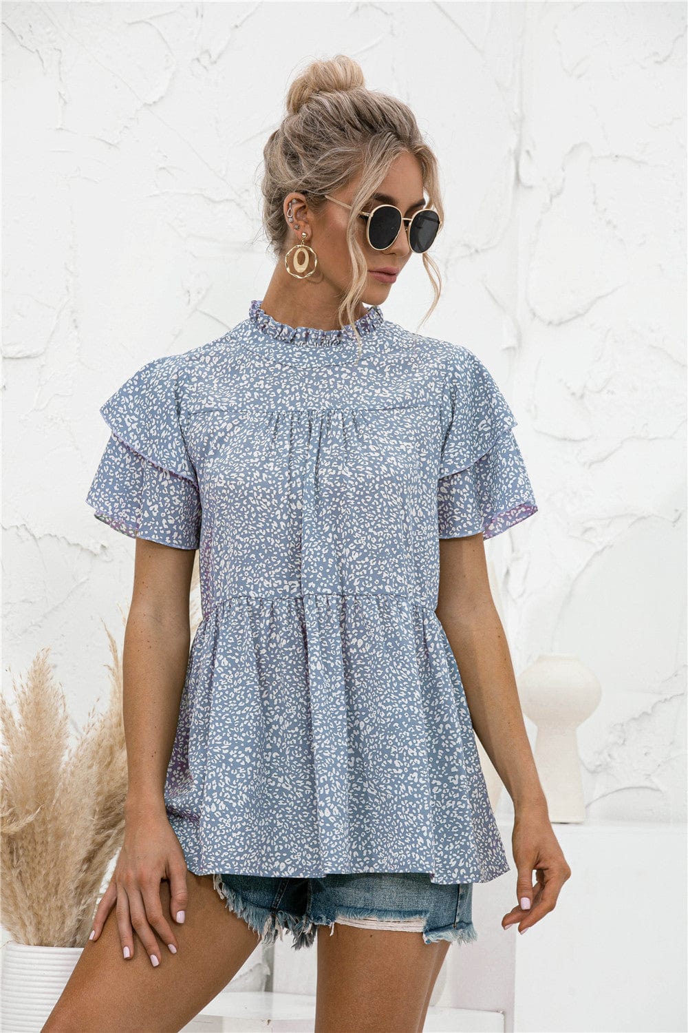 Blusa con mangas escalonadas y estampado animal