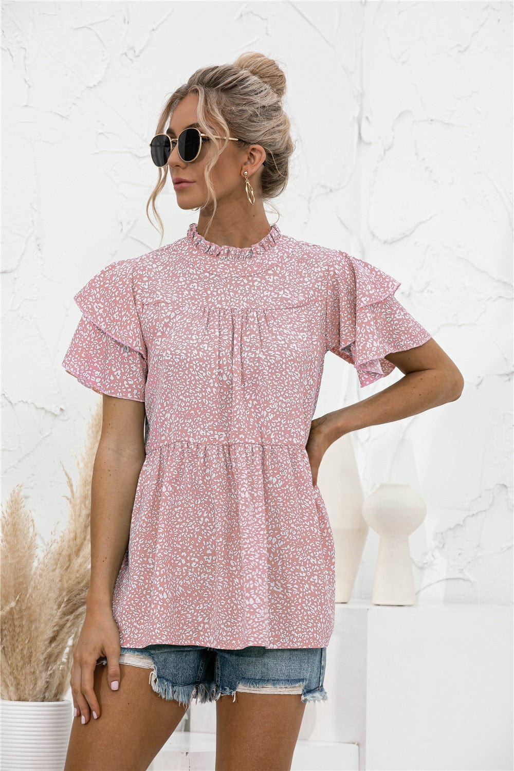 Blusa con mangas escalonadas y estampado animal