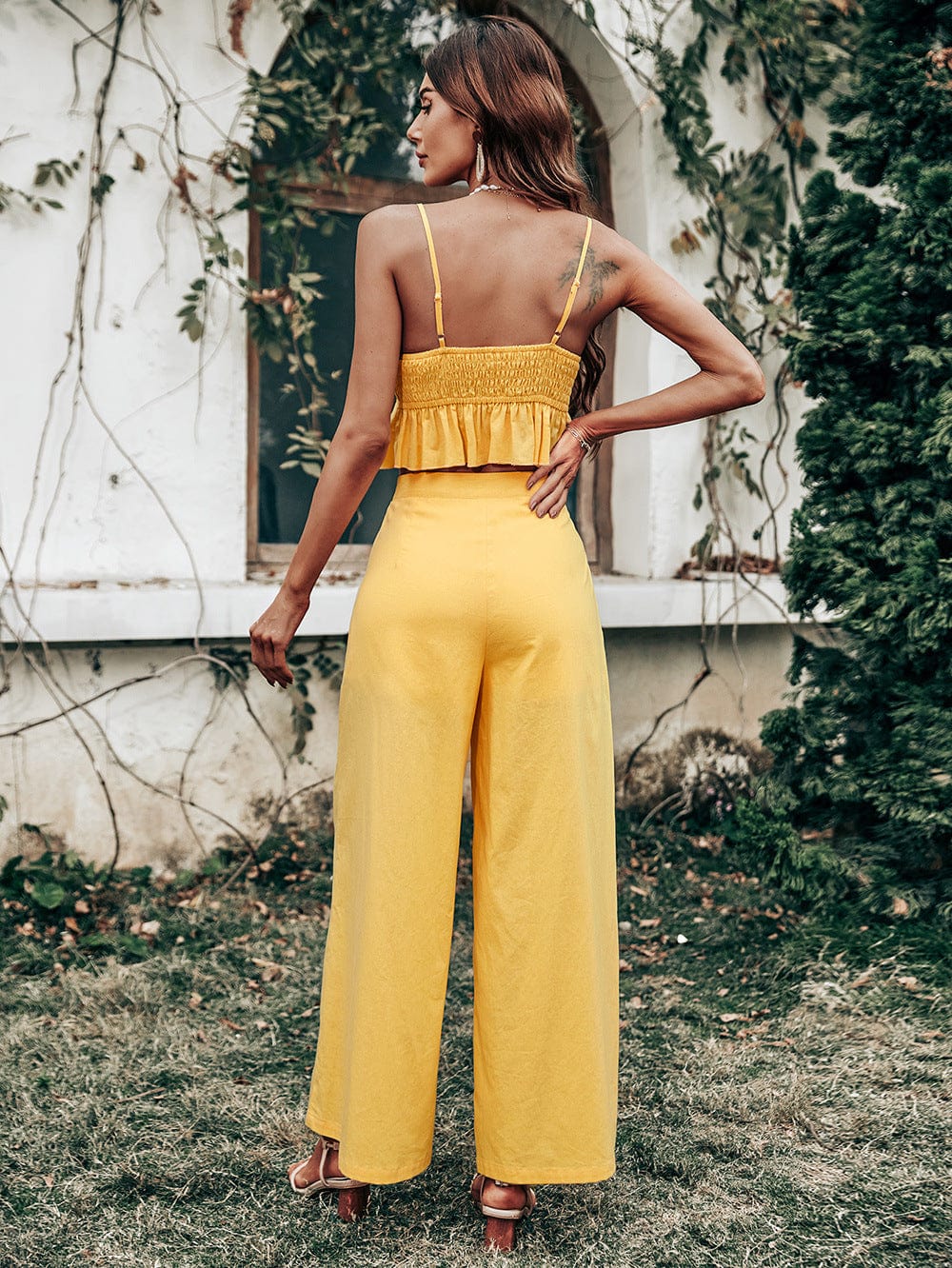 Conjunto de top peplum y pantalones de pierna ancha