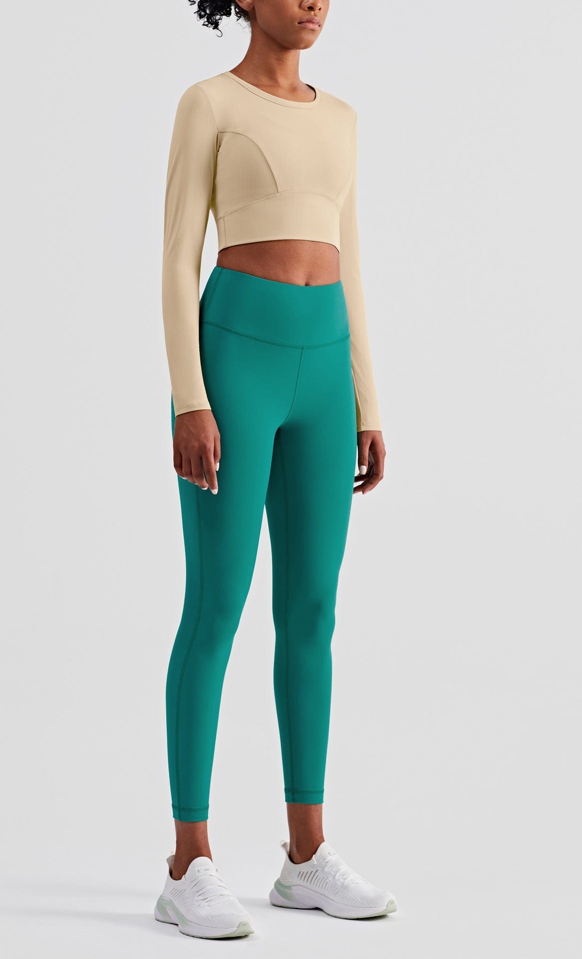 Top de manga larga con escote en V y corte recortado