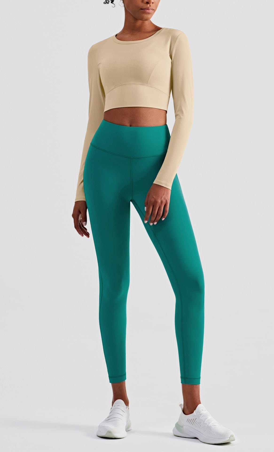 Top de manga larga con escote en V y corte recortado