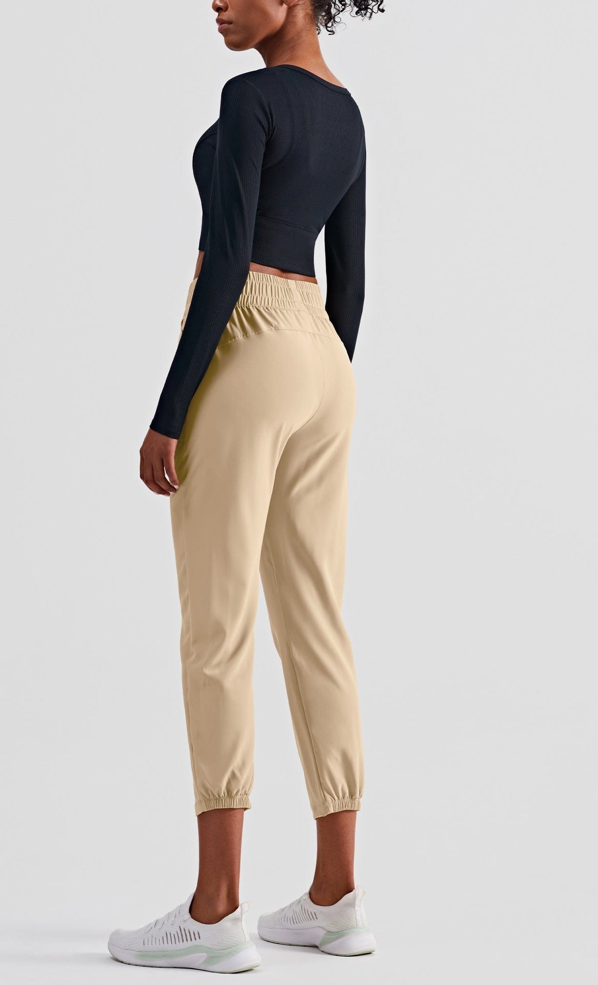 Top de manga larga con escote en V y corte recortado