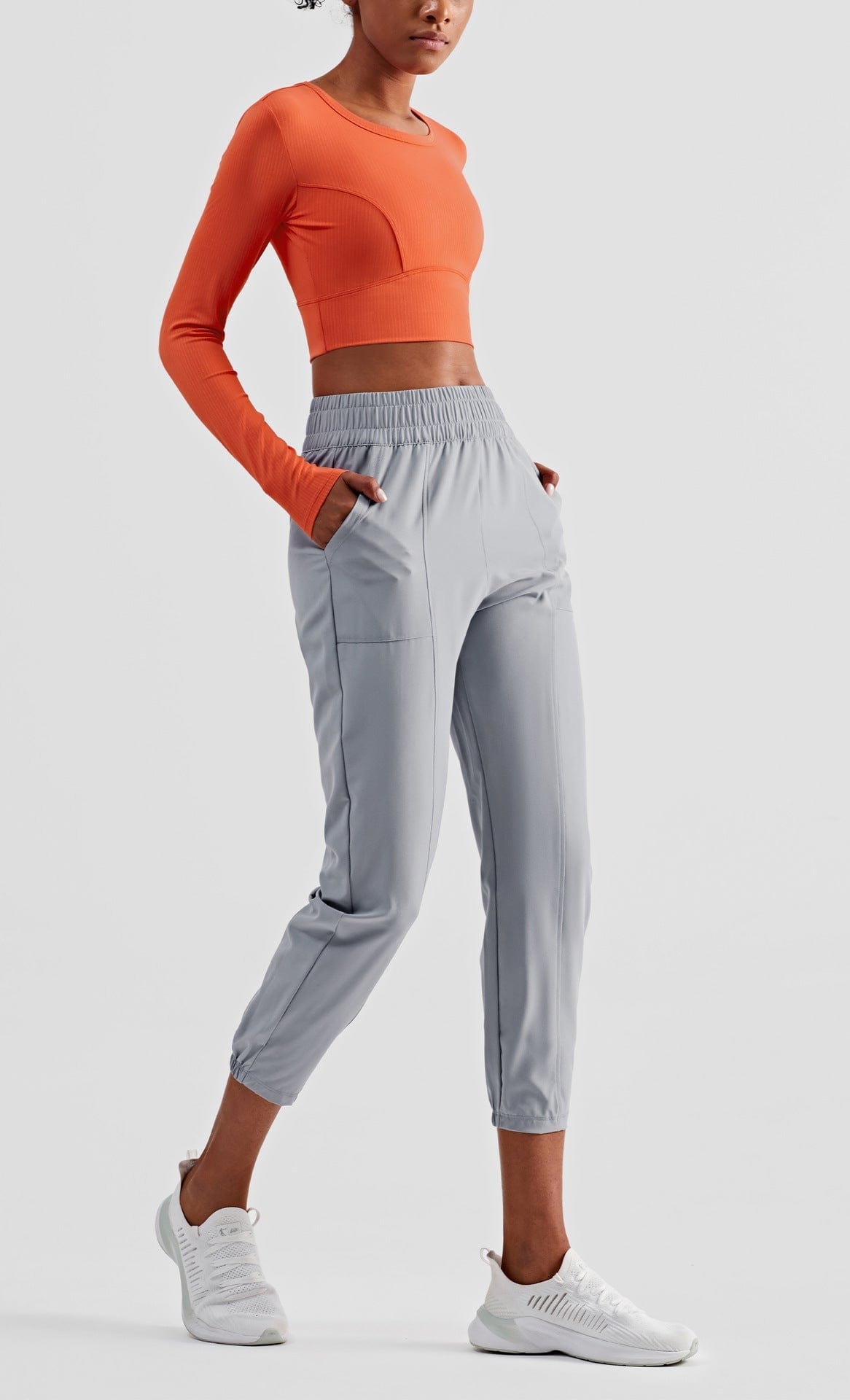 Top de manga larga con escote en V y corte recortado