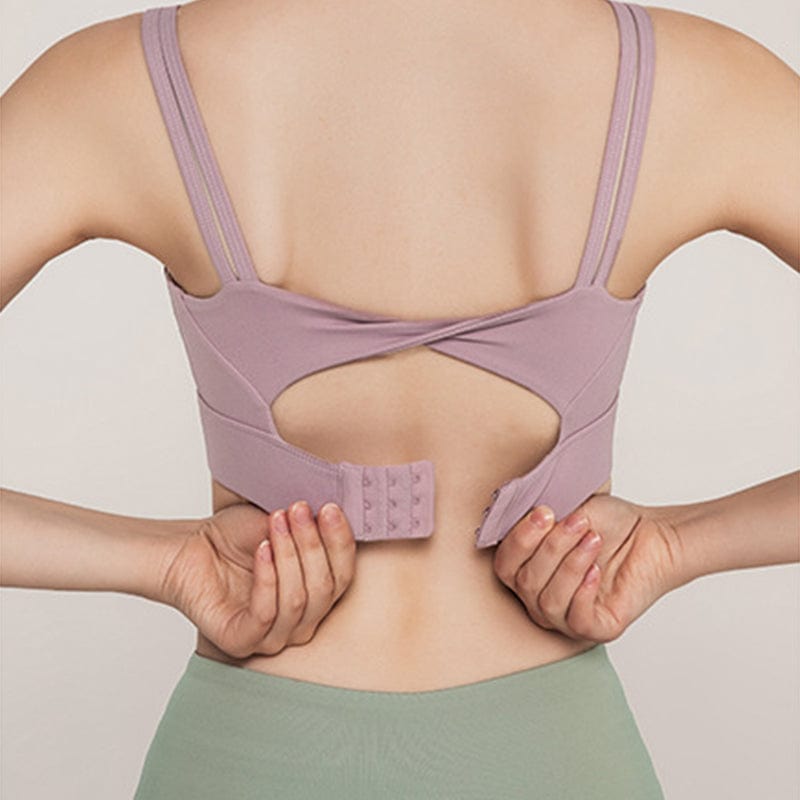 Sujetador deportivo con espalda torcida y doble tirante