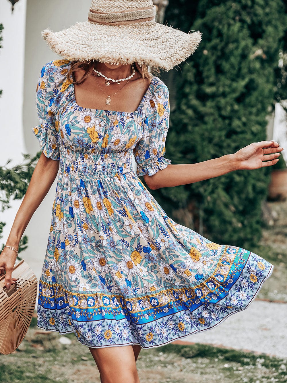 Vestido con mangas abullonadas y cintura fruncida