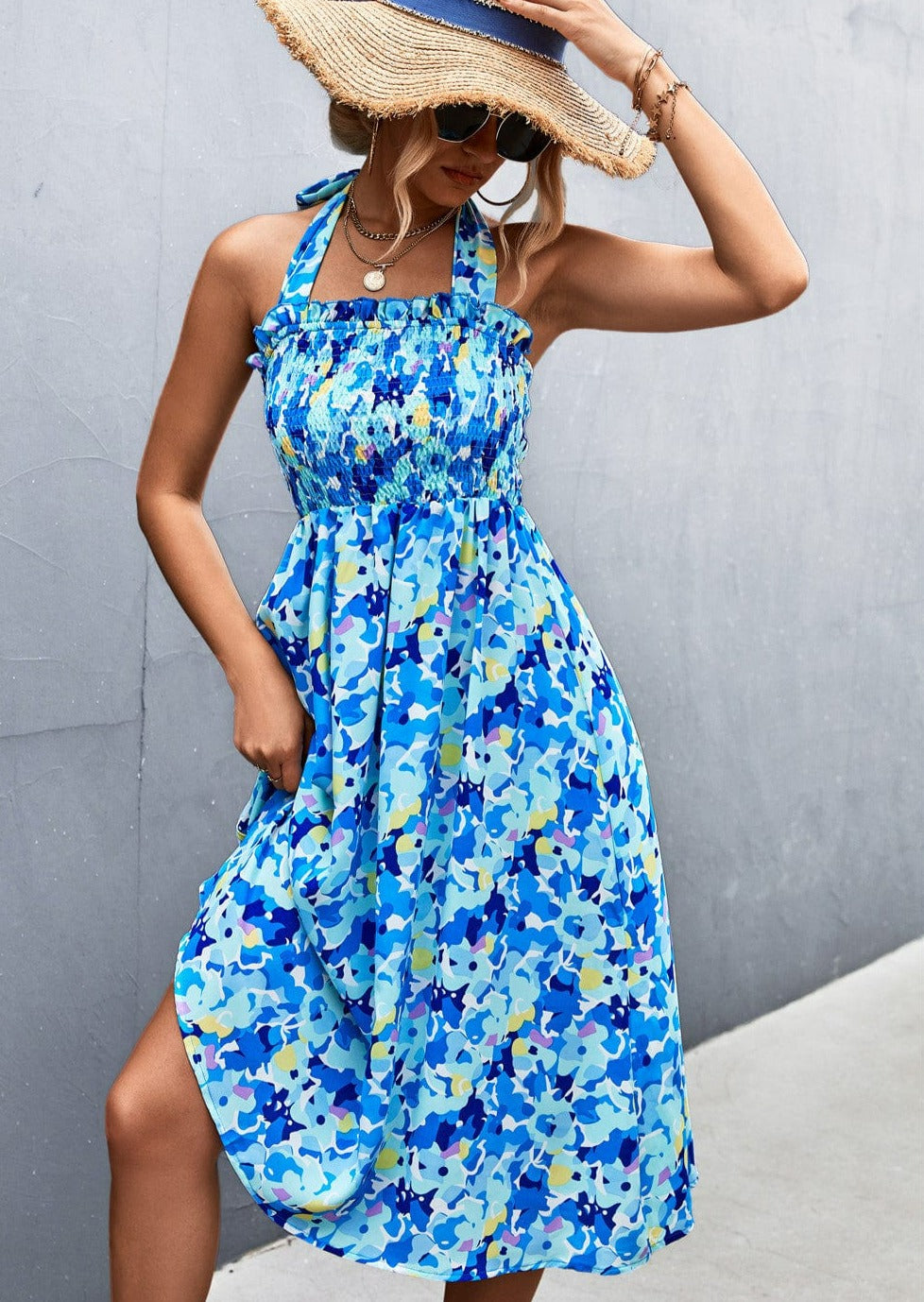 Vestido floral con escote halter y frunces