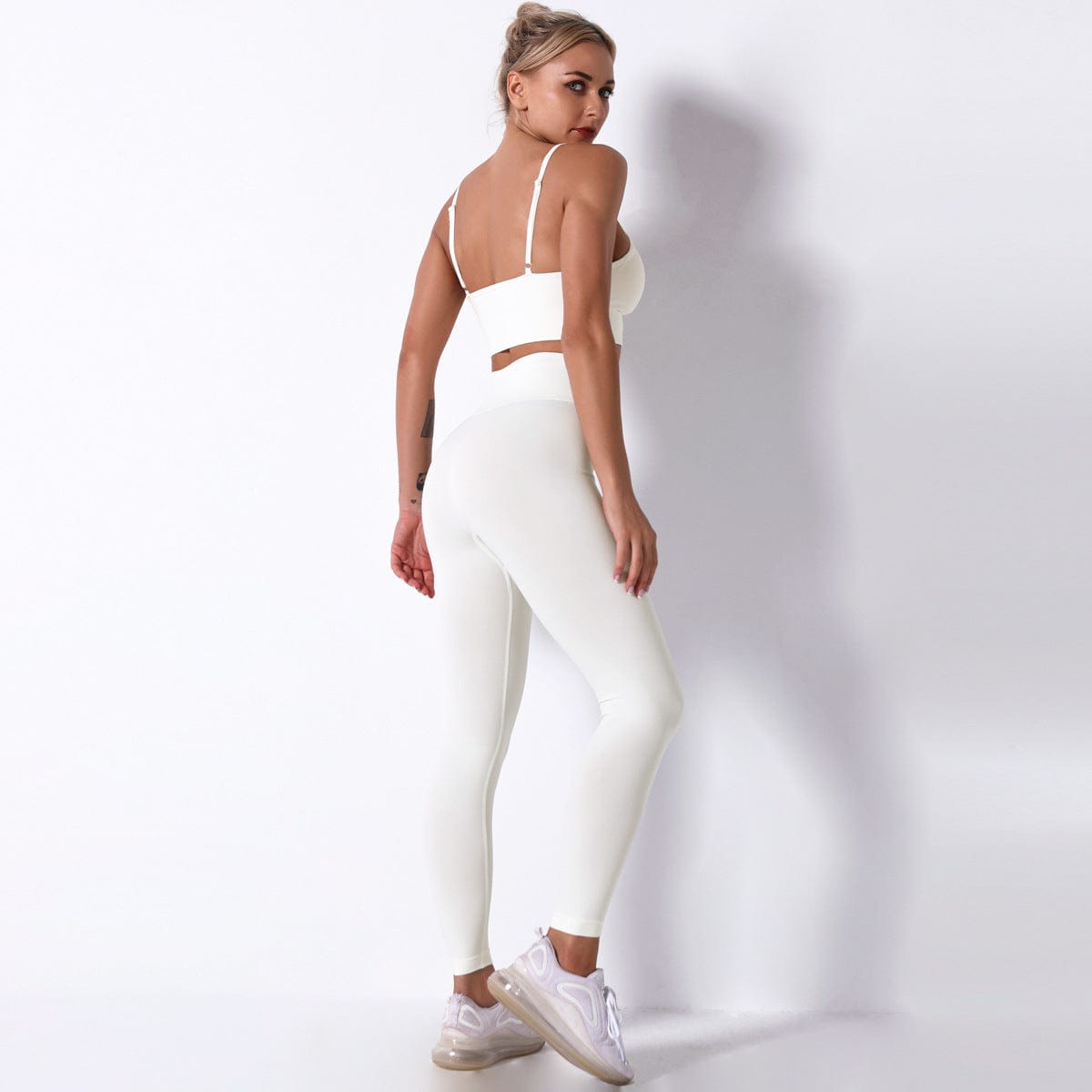 Conjunto de mallas con espalda cruzada y fluidas