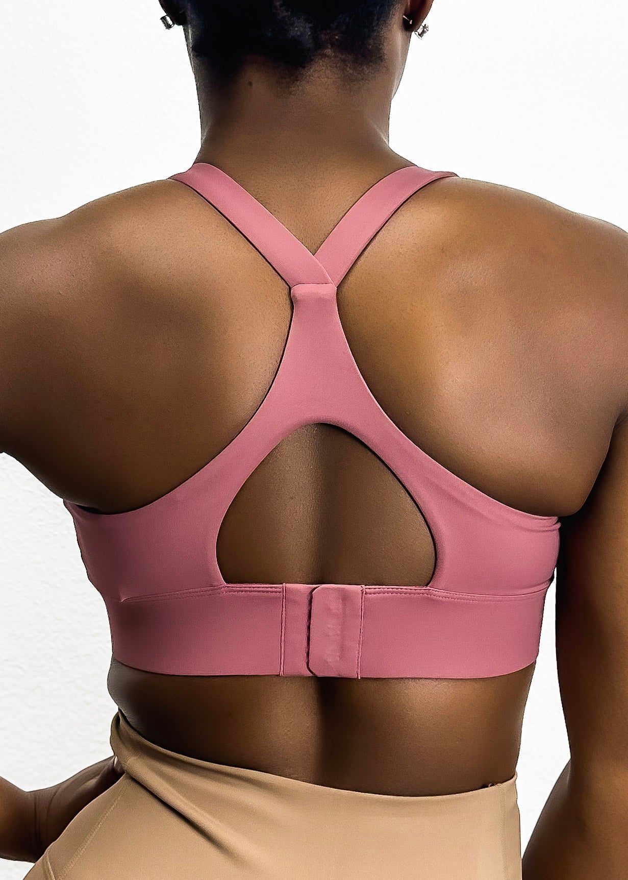 Sujetador deportivo ajustable con espalda cruzada