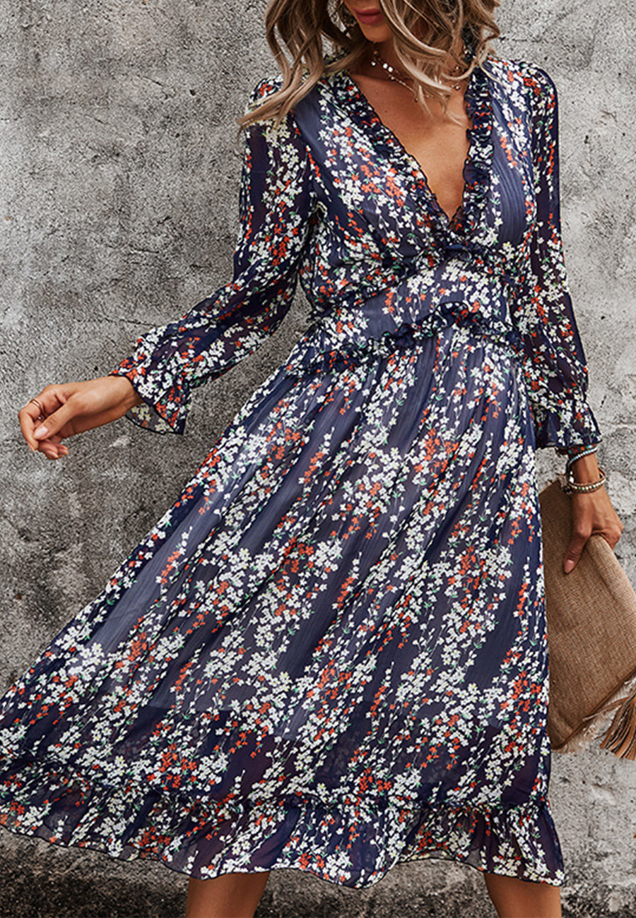 Vestido con escote pronunciado y detalle de volante