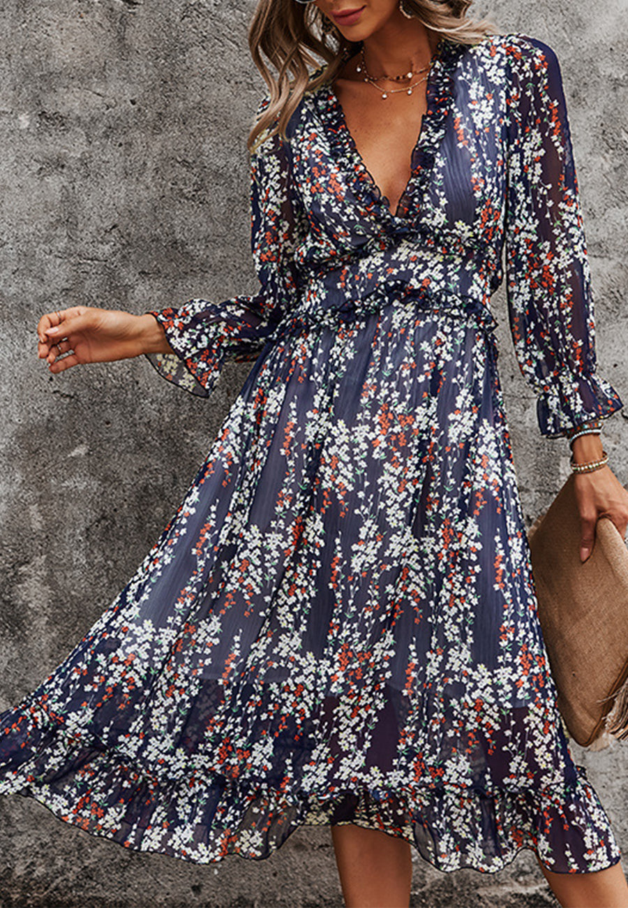 Vestido con escote pronunciado y detalle de volante