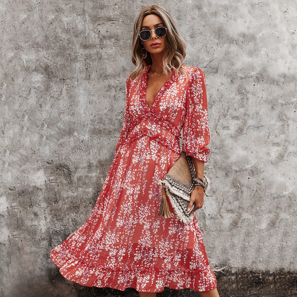 Vestido con escote pronunciado y detalle de volante