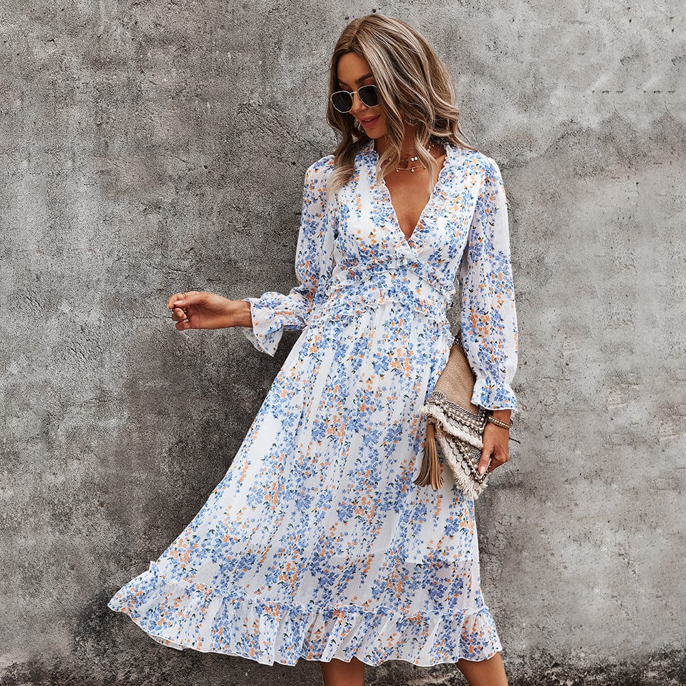 Vestido con escote pronunciado y detalle de volante