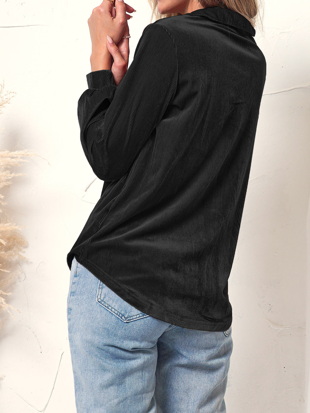 Polo con botones y cuello texturizado