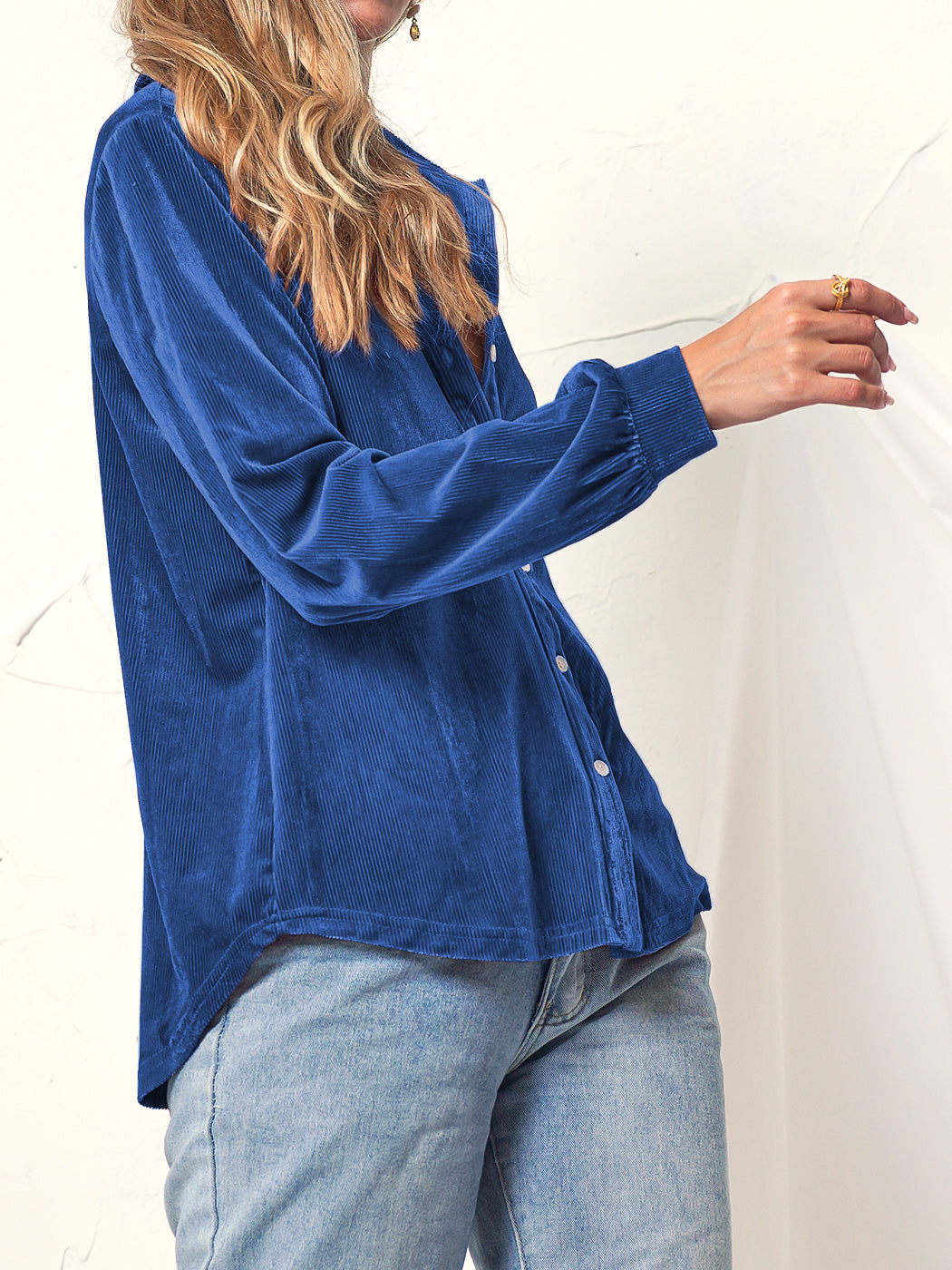 Polo con botones y cuello texturizado