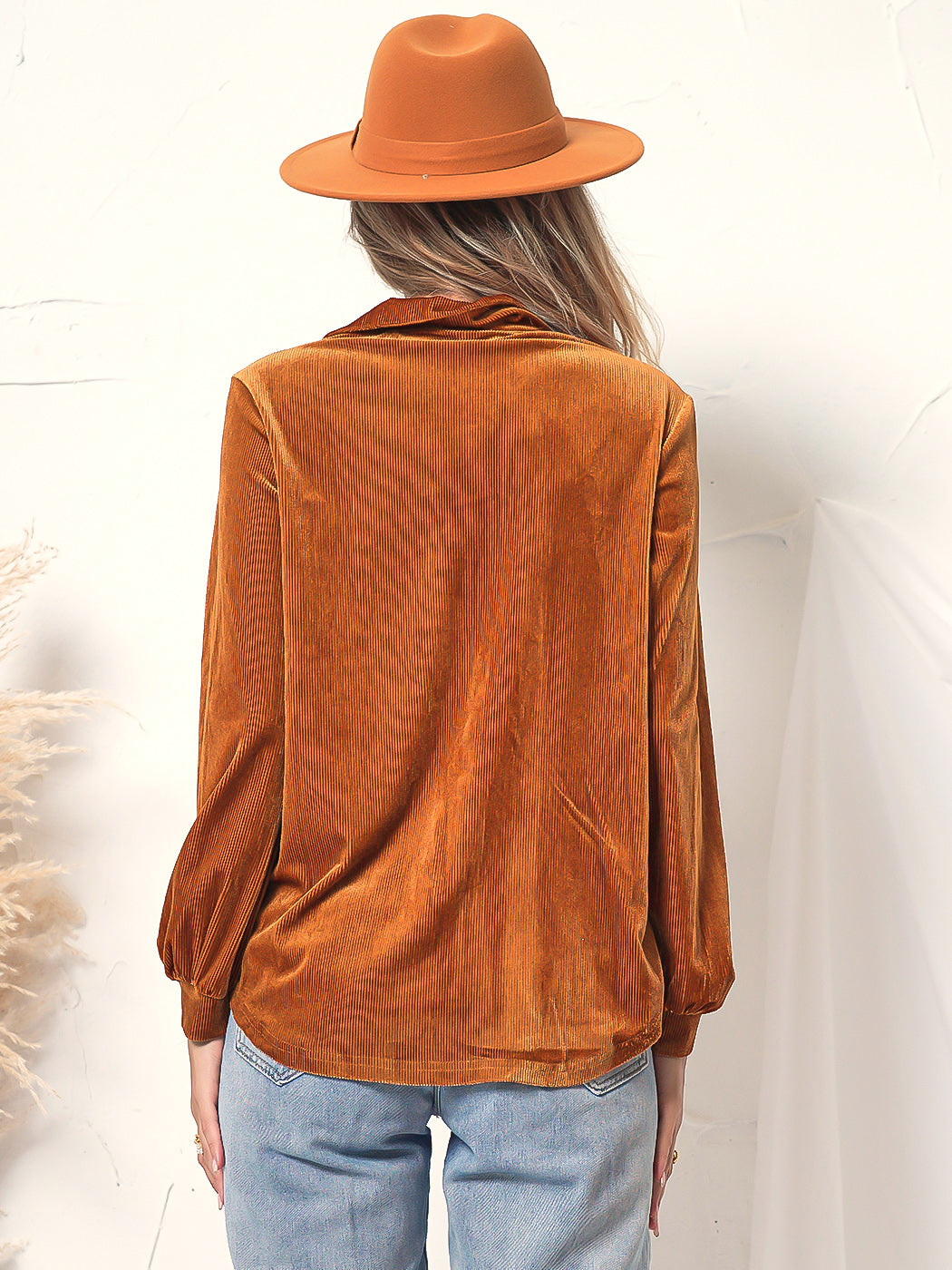 Polo con botones y cuello texturizado