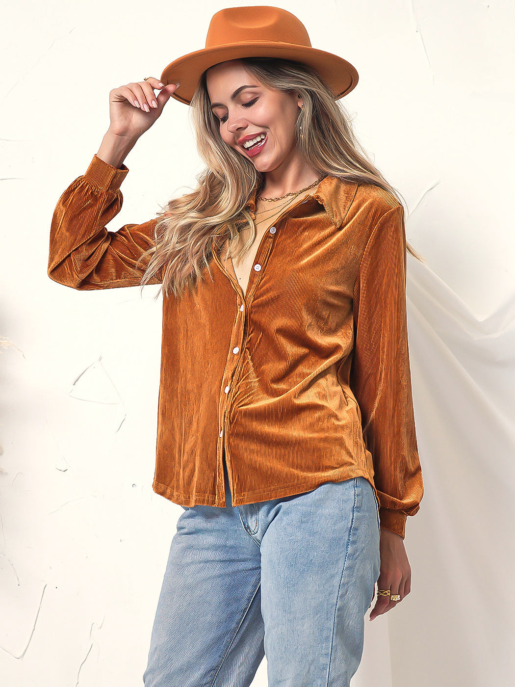 Polo con botones y cuello texturizado