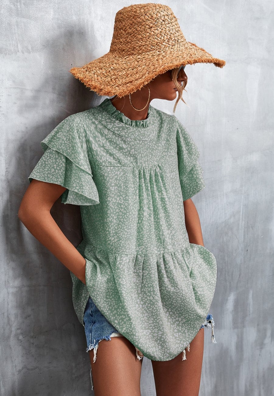 Blusa ligera con volados en el cuello