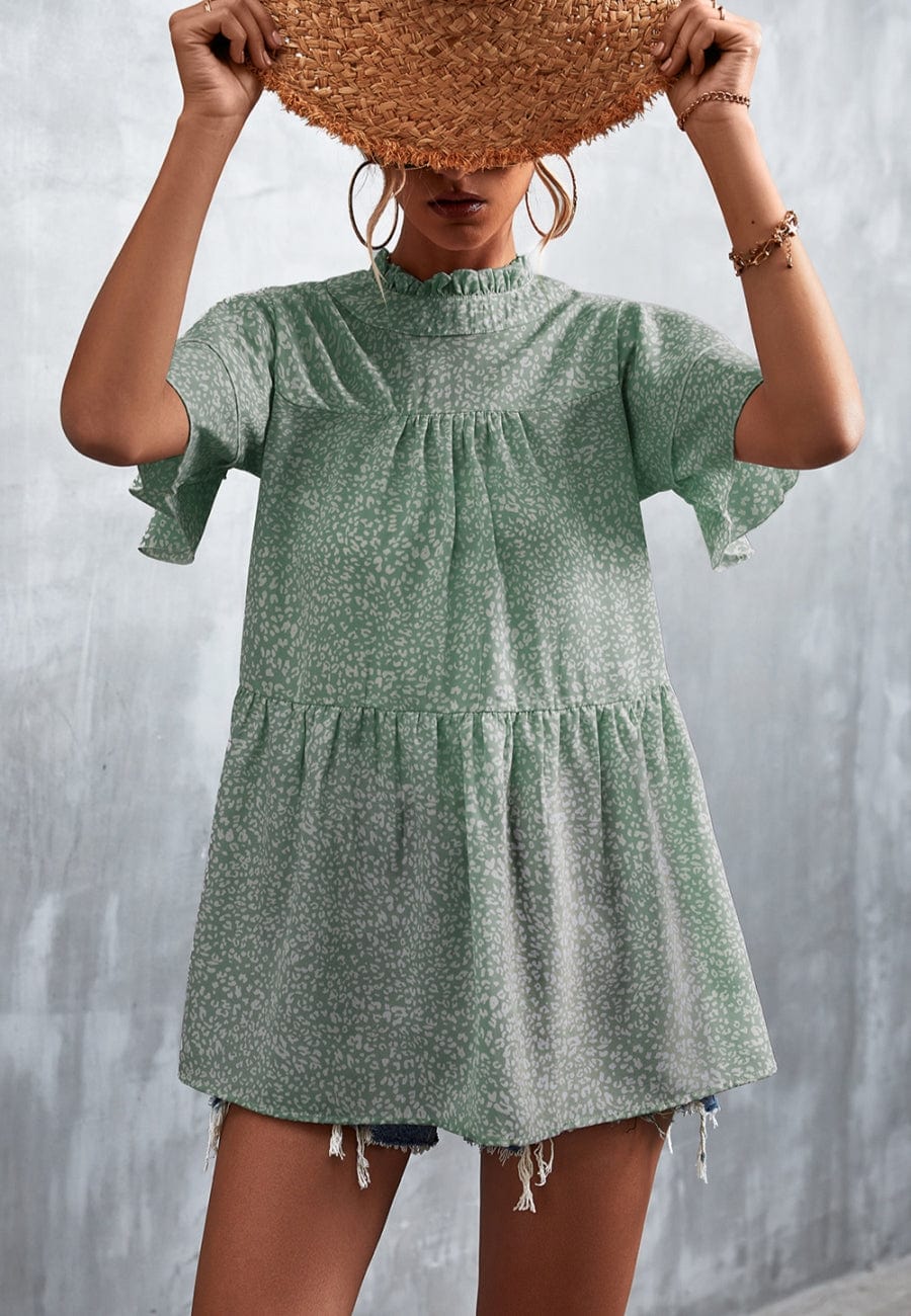 Blusa ligera con volados en el cuello