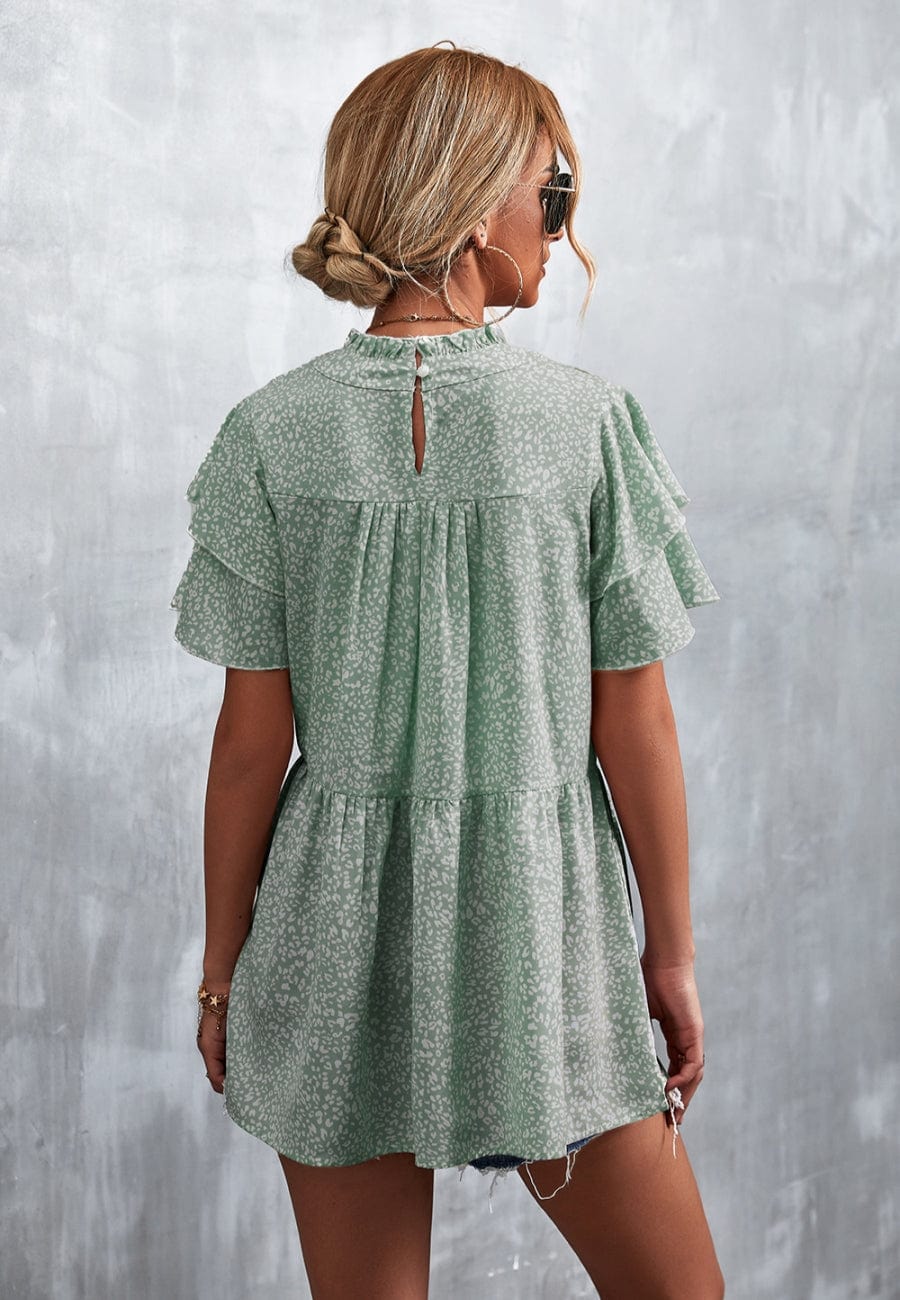 Blusa ligera con volados en el cuello