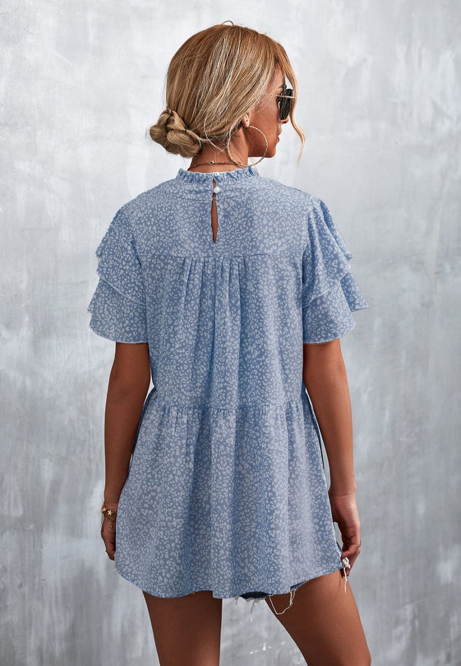 Blusa ligera con volados en el cuello