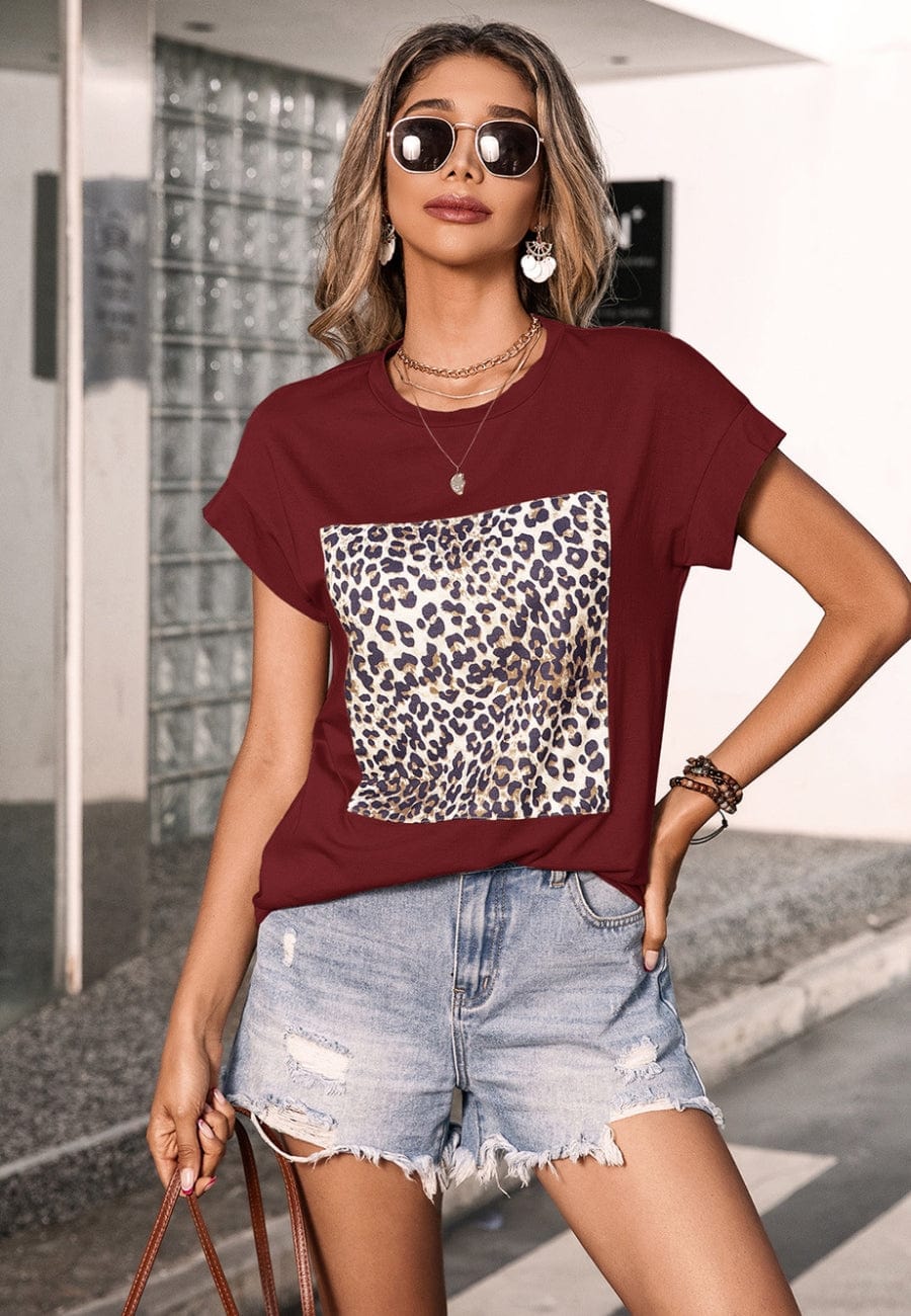 Camiseta con estampado de leopardo y cuadros
