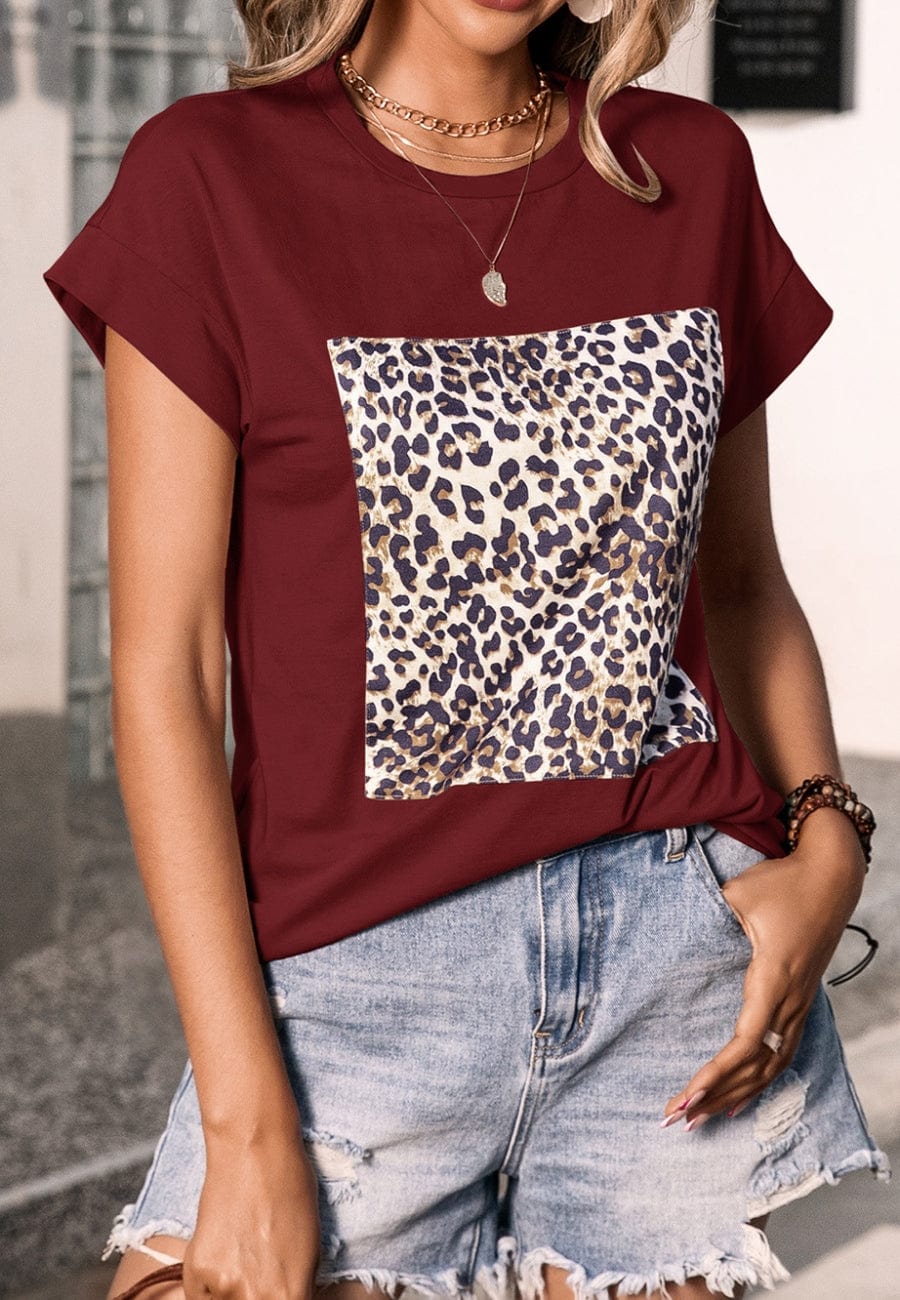 Camiseta con estampado de leopardo y cuadros