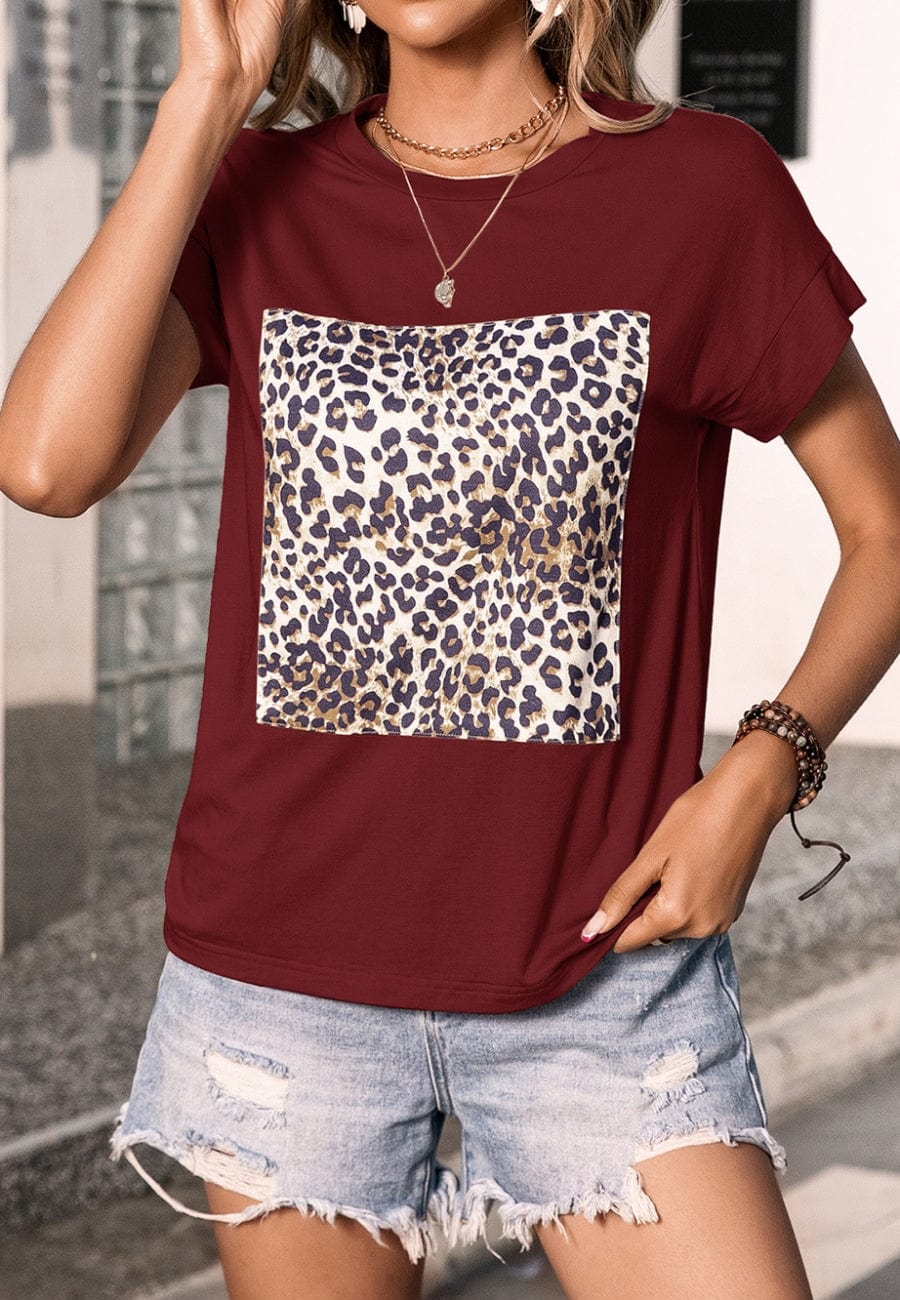 Camiseta con estampado de leopardo y cuadros