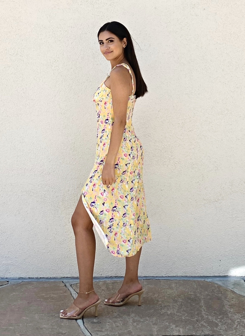 Vestido de verano con abertura alta y estampado floral