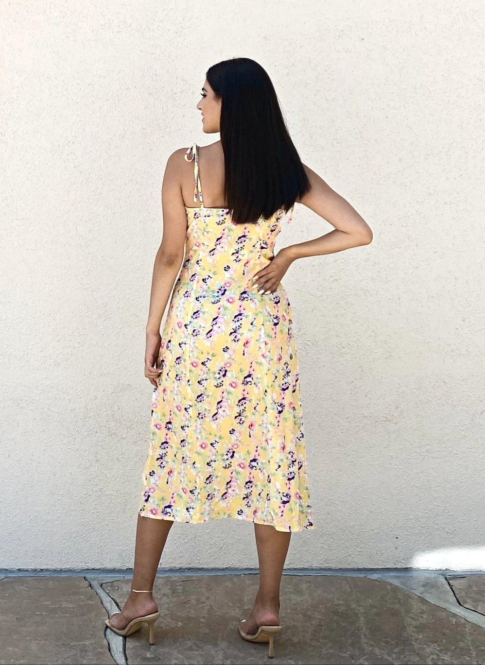 Vestido de verano con abertura alta y estampado floral